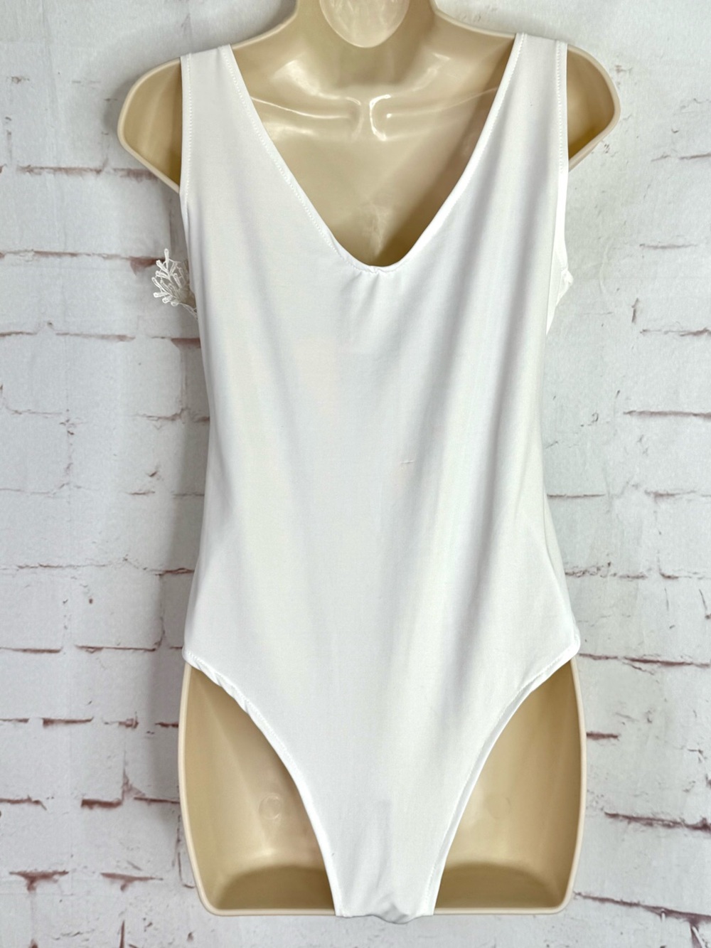 Vintage Coquette Ivory Lace detail V-neck Sleeveless Snap Closure Bodysuit M - Picture 6 of 15
